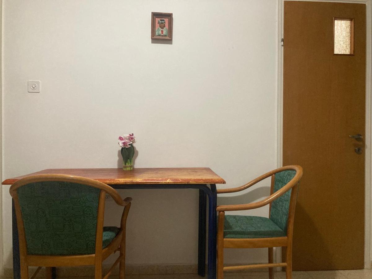 The Little Dorm And Beer Apartamento Arad Exterior foto